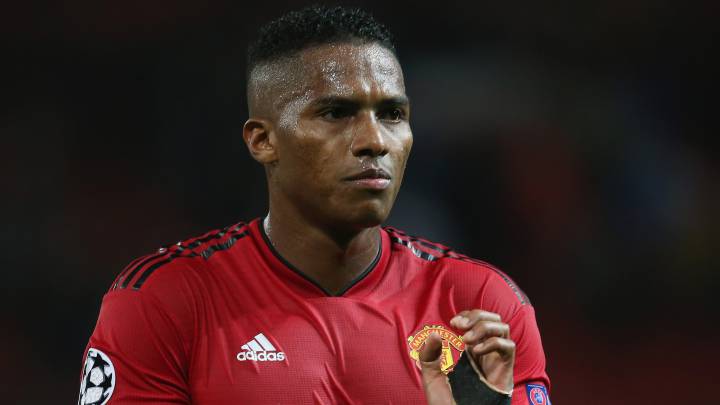 Antonio Valencia en un partido con el Manchester United.