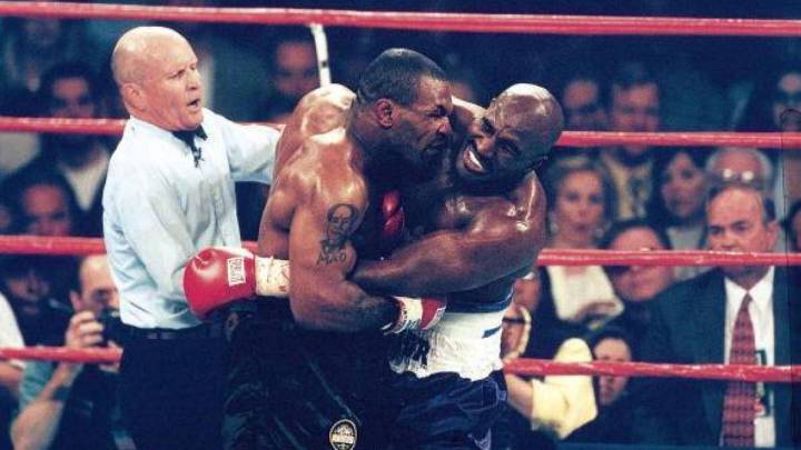 Tyson y Evander peleando