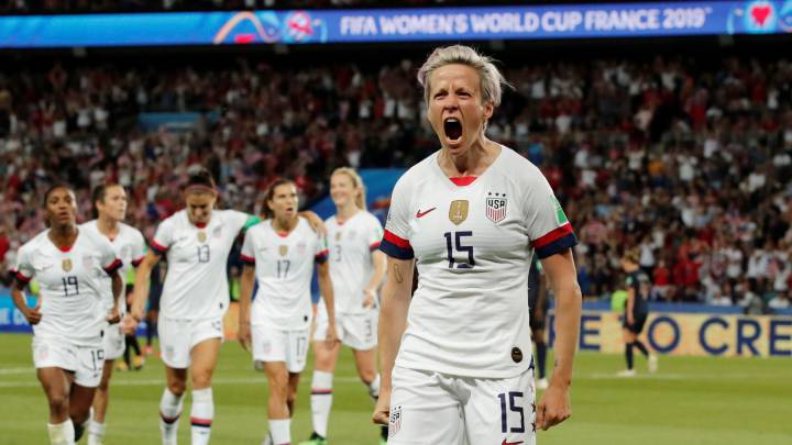 Megan Rapinoe festejando gol ante Francia