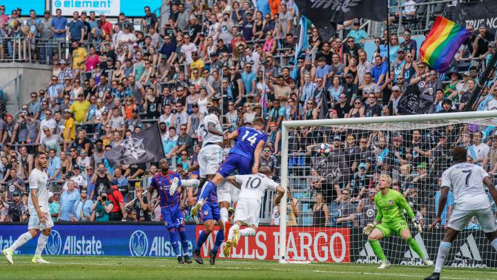 Jugada de acción entre Minnesota United y FC Cincinnati.