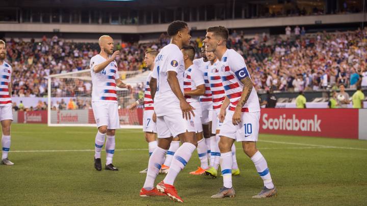 Pulisic y McKennie festejando anotación