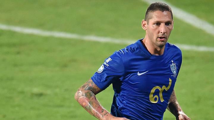 Recordamos la trayectoria del defensor europeo, quien militara en el Inter de Milan y fuera campeón del mundo con Italia en la justa de 2006.