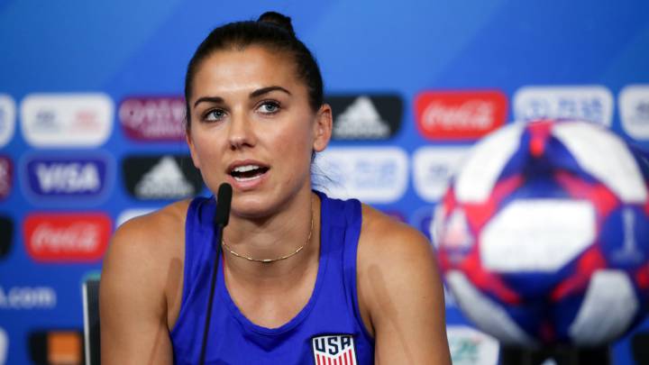 Alex Morgan en conferencia de prensa