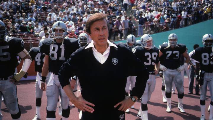 65: Tom Flores, el latino pionero que lo ganó todo