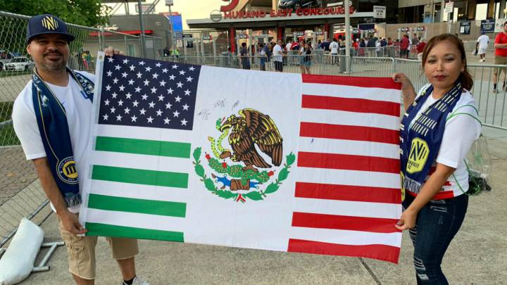 El partido entre Estados Unidos y Jamaica en Nashville no solo convocó a aficionados de ambas selecciones. Los latinos escogieron a sus favoritos.