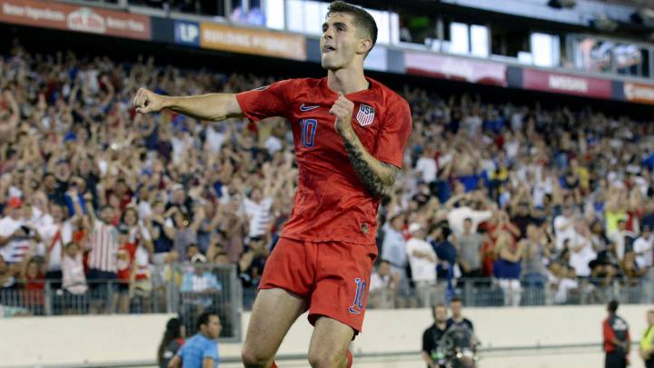 Christian Pulisic celebra un con la Selección de Estados Unidos.