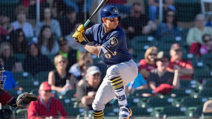 Mauricio Dubón con los Brewers