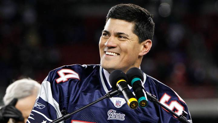 Tedy Bruschi con uniforme de los Patriots