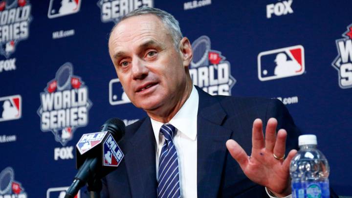 Rob Manfred defiende la calidad de sus pelotas