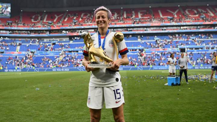 La futbolista de USA Femenil habló para CNN y de igual manera confesó lo difícil que fue para ella arrodillarse durante el Himno de Estados Unidos
