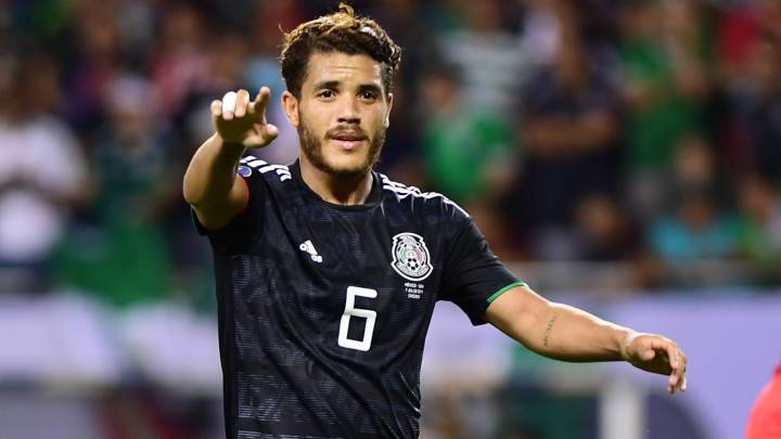 Jonathan Dos Santos durante un partido de la Selección Mexicana.