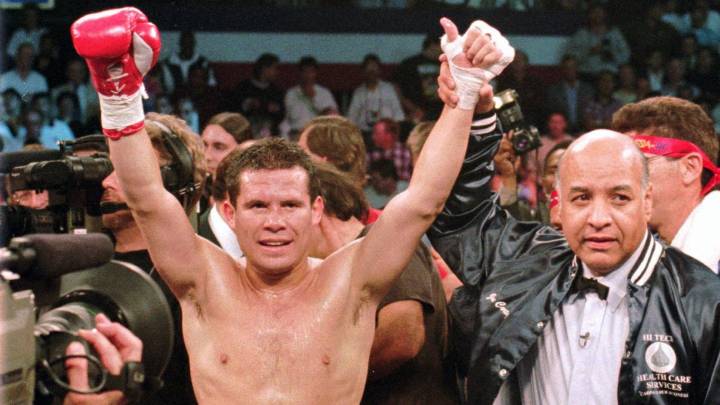 La leyenda mexicana del boxeo festeja su cumpleaños número 58 y recordamos los mejores nocauts de su carrera.