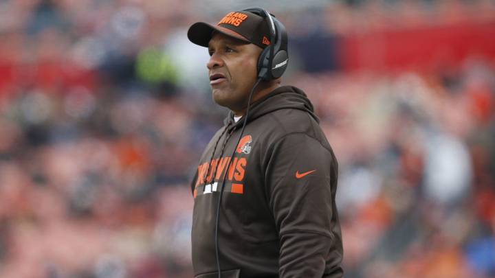 Hue Jackson en partido de los Browns