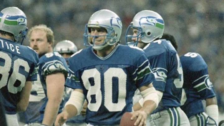 Steve Largent en partido de los Seahawks