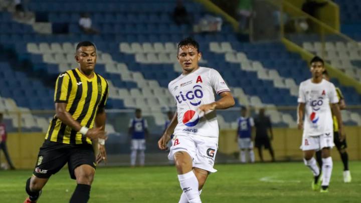 Alajuelense y Comunicaciones dominan momentáneamente sus grupos en la Copa Premier Centroamericana, luego de dos jornadas.