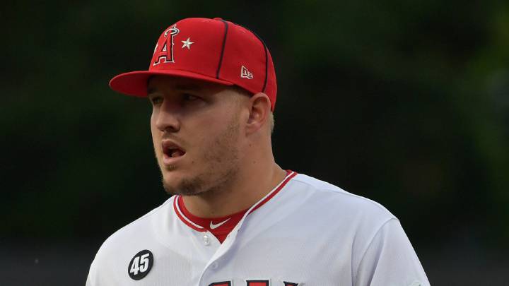 Mike Trout en partido de los Angels