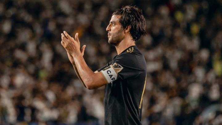 El mexicano anotó un doblete en la derrota de LAFC ante LA Galaxy y suma ya 21 goles en esta campaña en la MLS.