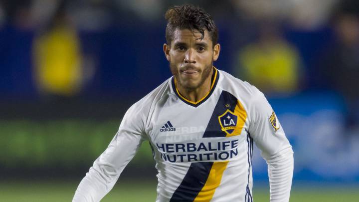 El mediocampista mexicano fue reprochado por una dura entrada sobre el defensor central de LAFC; algunos pedían la roja, otros que no era falta porque tocó el balón.