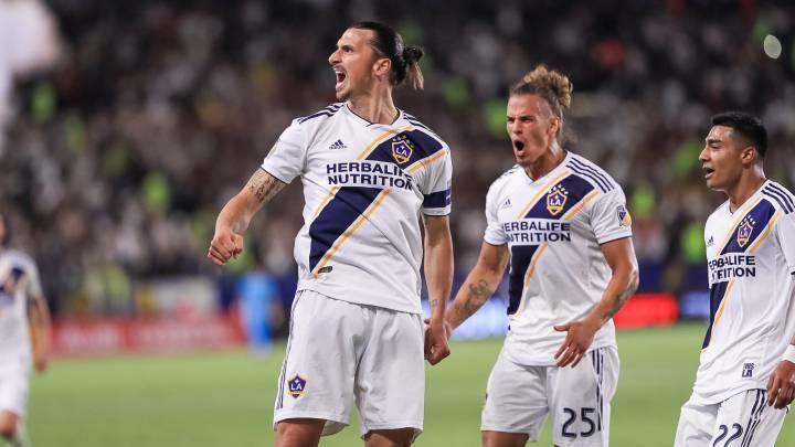 Zlatan festejando anotación