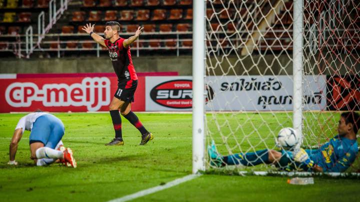 El salvadoreño jugó todo el partido en la eliminación de su equipo ante el Burinam United, en los cuartos de final de la Copa Tailandesa.