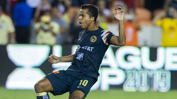 Giovani debutó con el pie derecho en América, anotó el gol de la clasificación a semifinales y su hermano Jonathan lo siguió de cerca con orgullo