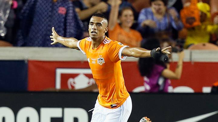 El estratega colombiano le cerró las puertas al Cruz Azul, pues confirmó que el delantero sudamericano se quedará en la MLS.