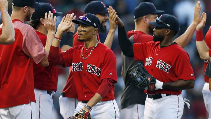 Equipo de los Red Sox en partido contra Yankees