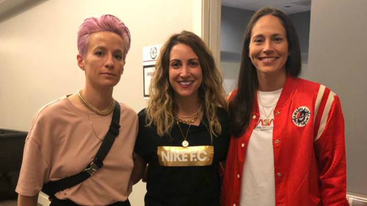 Wera Kuri presume fotografía junto a Megan Rapinoe