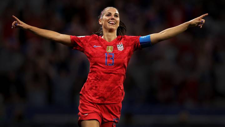Alex Morgan celebrando anotación