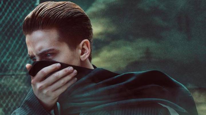 En la entrevista que le realizó W magazine al protagonista de Riverdale, reveló cómo fue su primer beso y lo extraño que fue, pues fue en un lugar poco común.