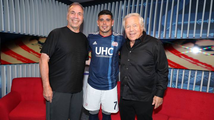 Bruce Arena no ha perdido ningún partido de liga desde que tomó a New England Revolution y la llegada del olfato goleador de Gustavo Bou pone a temblar a la MLS.