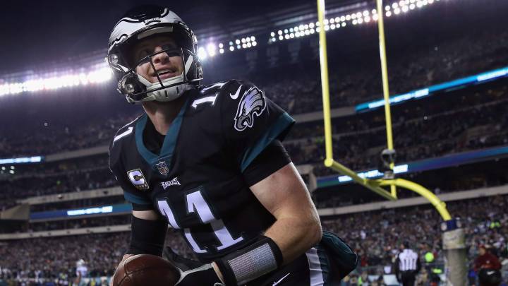 Carson Wentz en partido de los Eagles