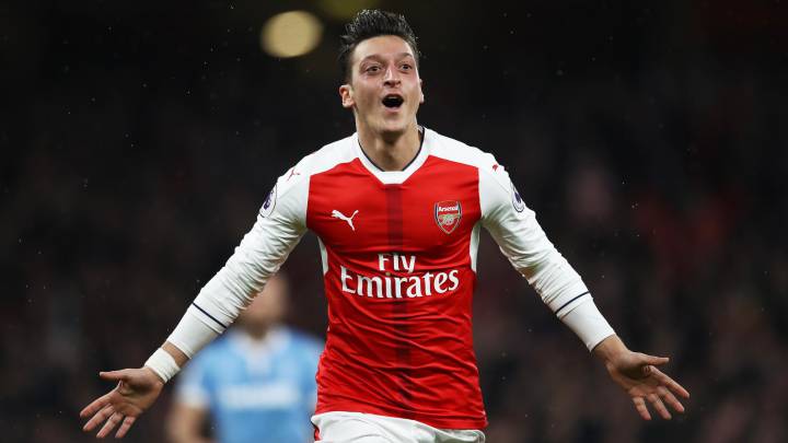 Mesut Ozil con el Arsenal
