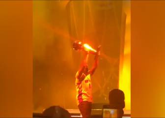Drake presume el trofeo de la NBA en festival de Toronto
