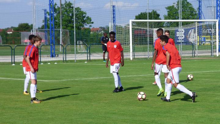 Luego de la fase de grupos, la Selección de Estados Unidos U15 domina el campeonato disputado en su país.