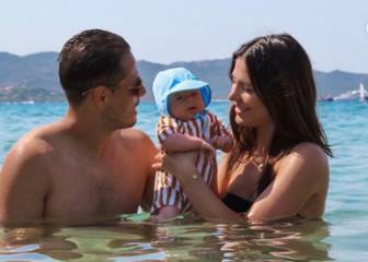 Esposa de Chicharito responde críticas por