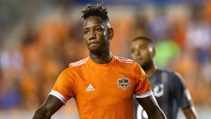 El futbolista hondureño del Houston Dynamo recibió la tarjeta roja, luego de propinarle un puñetazo al costarricense, Ronald Matarrita de NYCFC.