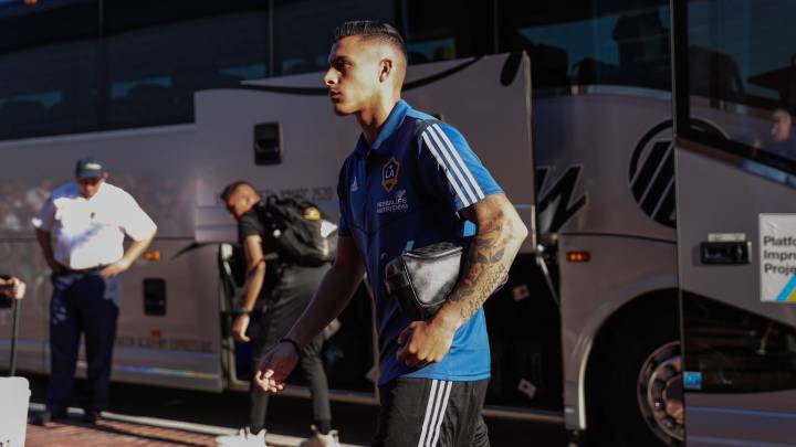 Guillermo Barros Schelotto sorprende y lanza a su compatriota, Cristian Pavón, como titular de LA Galaxy apenas tres días después de su presentación.