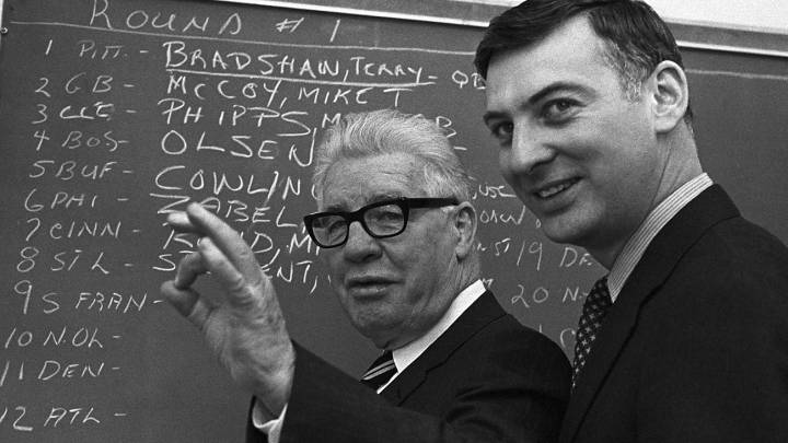Art Rooney y su hijo Dan Rooney en el Draft de 1970