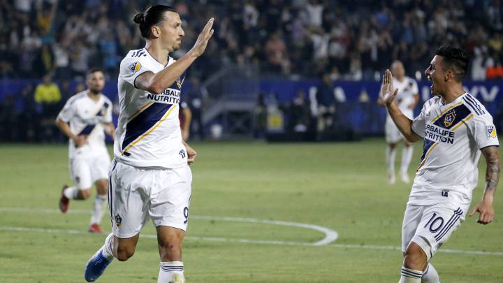 Cristian Pavón responde a los elogios: Zlatan me trata muy bien