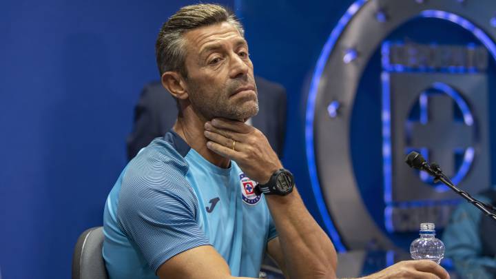 Pedro Caixinha en conferencia de prensa