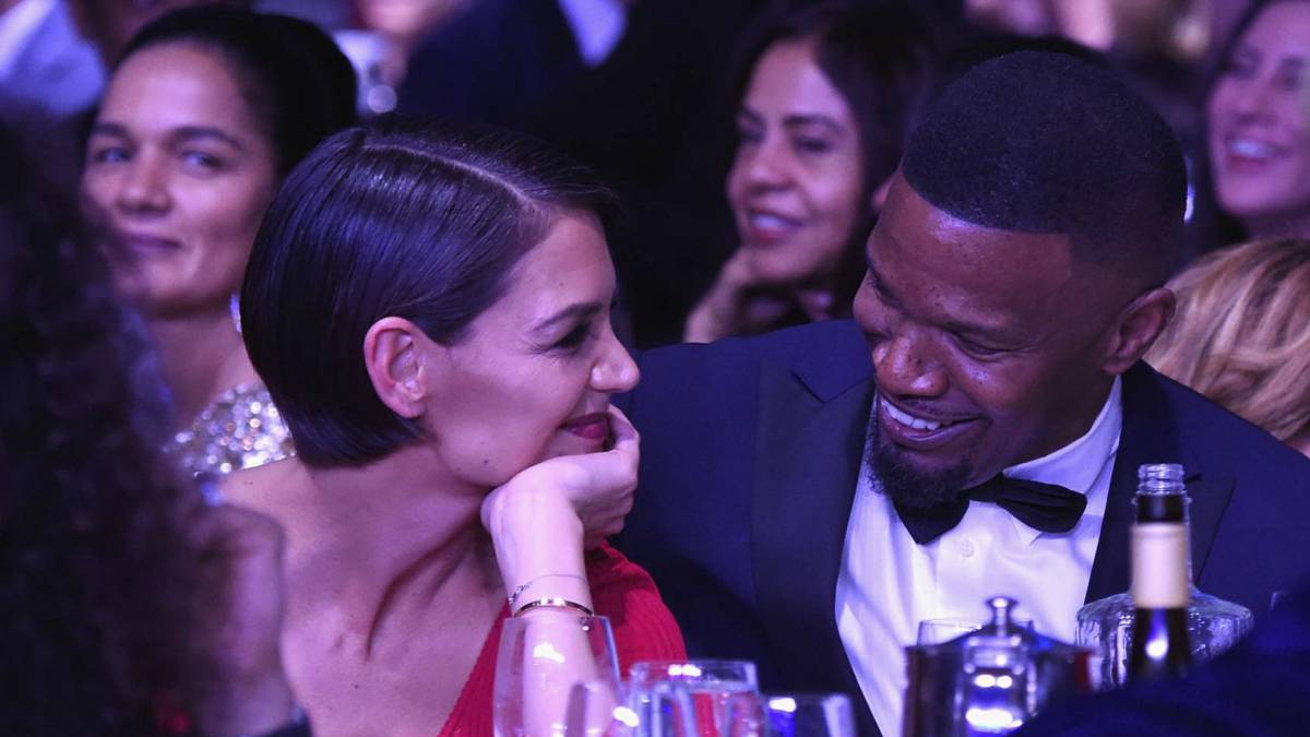 Luego de mantener privada su relación durante 6 años, Katie y Jamie le pusieron punto final, pues se vio al actor acompañado de otra mujer en Los Ángeles.