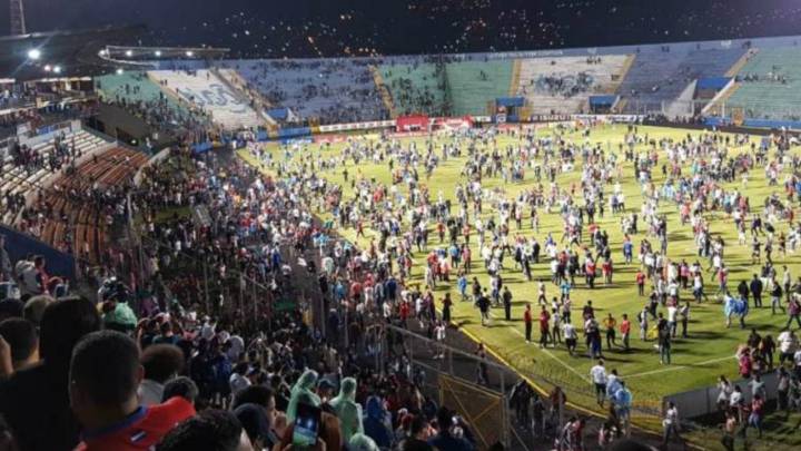 Después de la catástrofe que se suscitó previo al duelo entre Motagua y Olimpia el sábado; la Concacaf anunció que los partidos se realizarán a puerta cerrada.