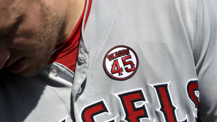 Homenaje a Tyler Skaggs por los Angels
