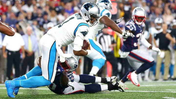 Cam Newton en partido de Panthers
