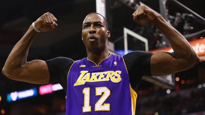 Lakers fichan a Dwight Howard