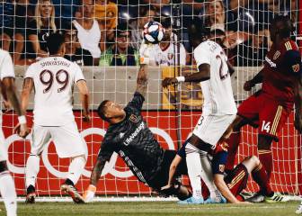 La espectacular doble atajada que paraliza la MLS