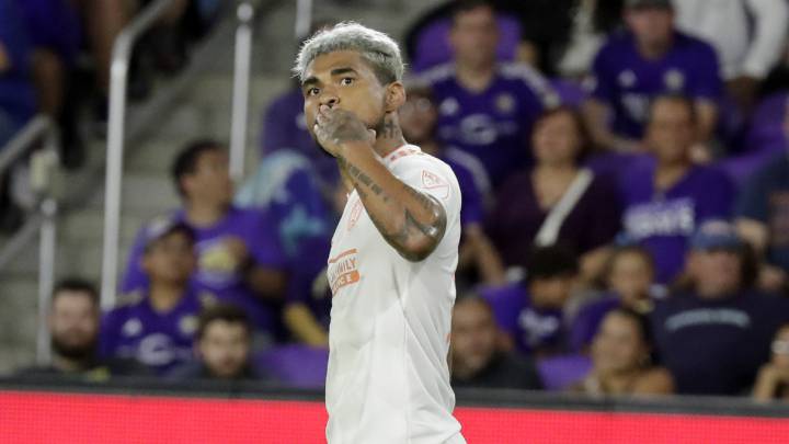 Josef Martínez celebrando anotación