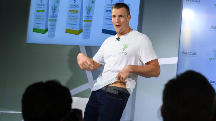 Rob Gronkowski en conferencia de prensa