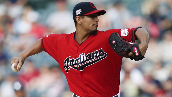 Carlos Carrasco, diagnosticado con leucemia, regresará a la MLB